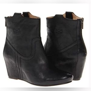 FRYE Carson hidden wedge leather ankle booties size 8